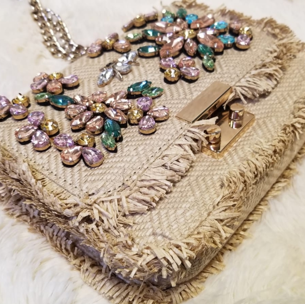 Gorgeous straw purse